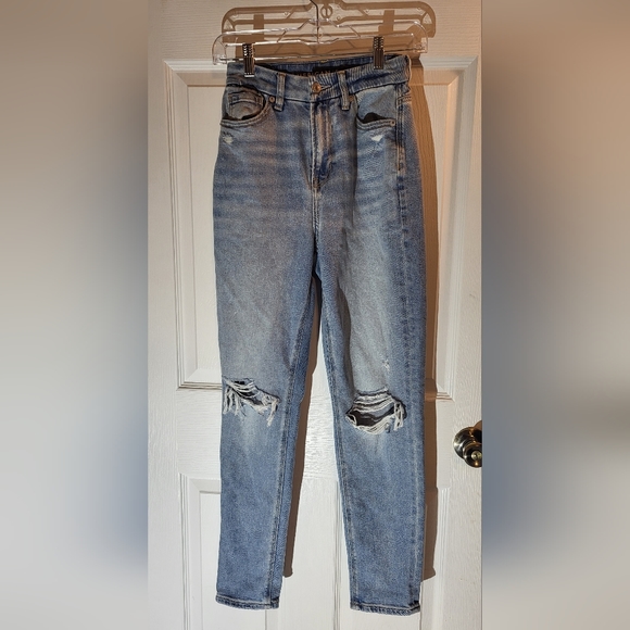 American Eagle Outfitters Denim - America Eagle curvy mom jean size 00